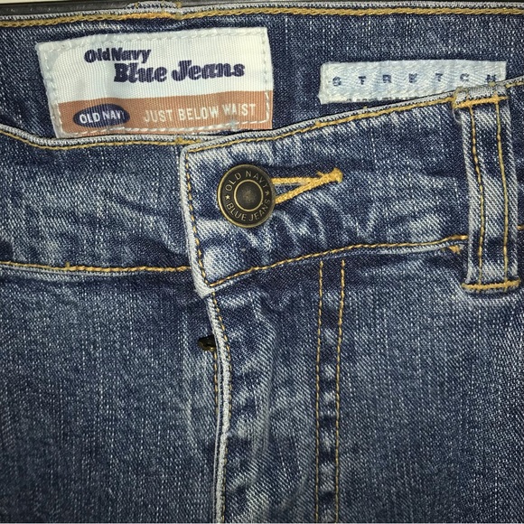 OLD NAVY STRETCH JUST BELOW WAIST CAPRI JEANS - Picture 3 of 6